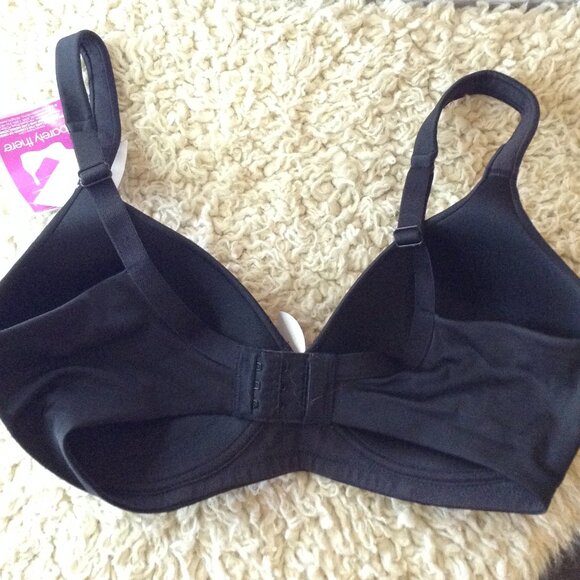 NWT Barely There 34D Bra Black, Wireless Full Coverage, Sexy Smooth Silhouette - Picture 2 of 4